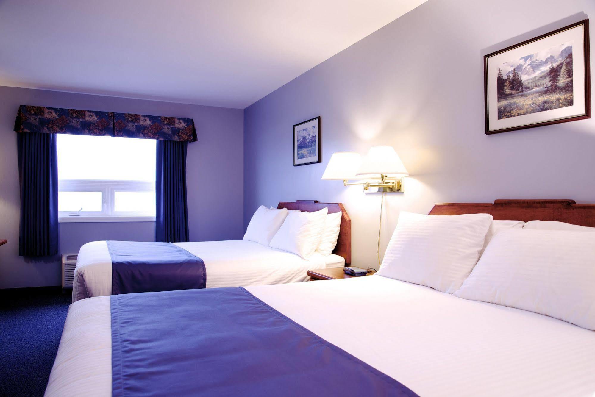 St Christopher'S Hotel Channel Port aux Basques Bagian luar foto