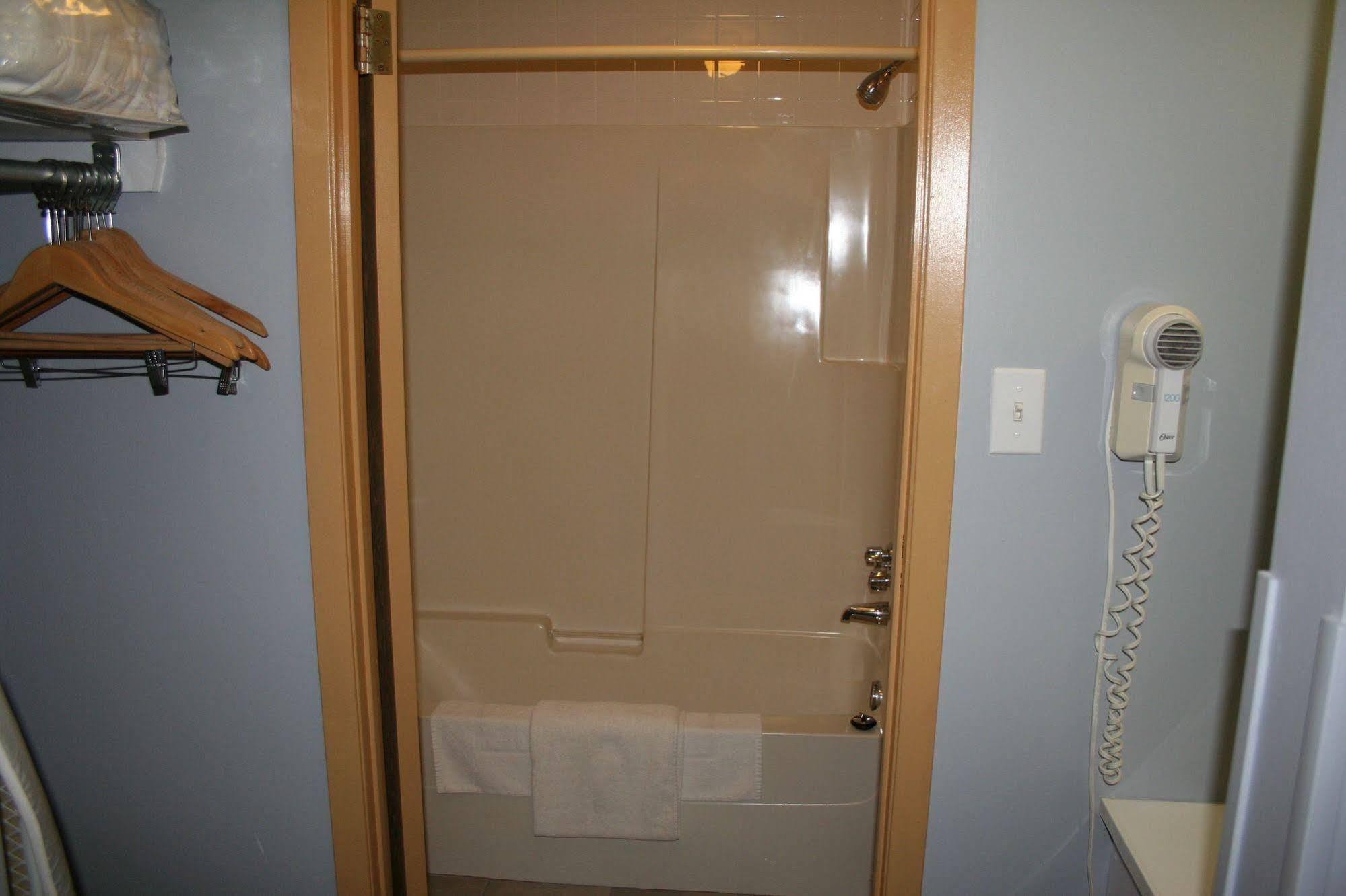 St Christopher'S Hotel Channel Port aux Basques Bagian luar foto